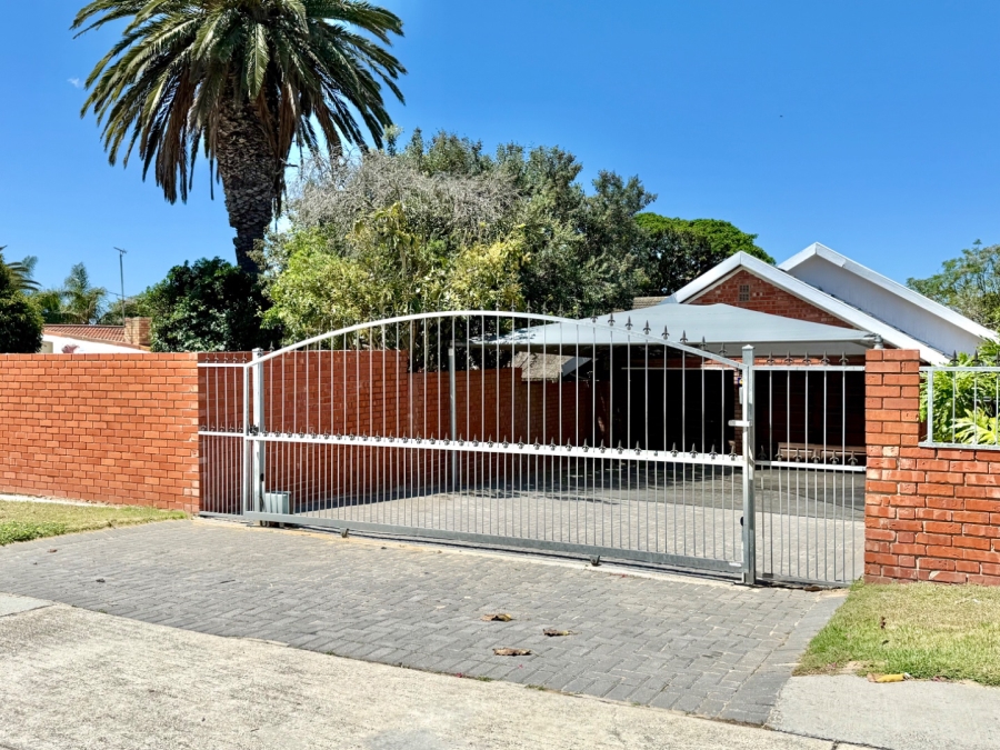 5 Bedroom Property for Sale in Bluewater Bay Eastern Cape